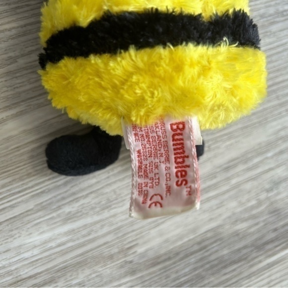 Vintage 198O’s BUMBLES by Russ stuffed plush bumblebee. - Picture 4 of 4